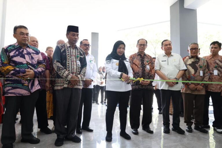 Prof. Ayi Hadiri Perayaan HUT ke-24 RSUS