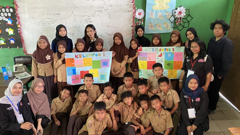 UKM-F LWDC Melakukan Pengabdian Masyarakat: Bentuk Komitmen Untuk  Bersumbangsih Pada Bangsa 