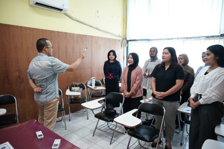 UPA Bahasa Gelar Kelas ECC untuk Tingkatkan Kemampuan Berbicara Bahasa Inggris Mahasiswa