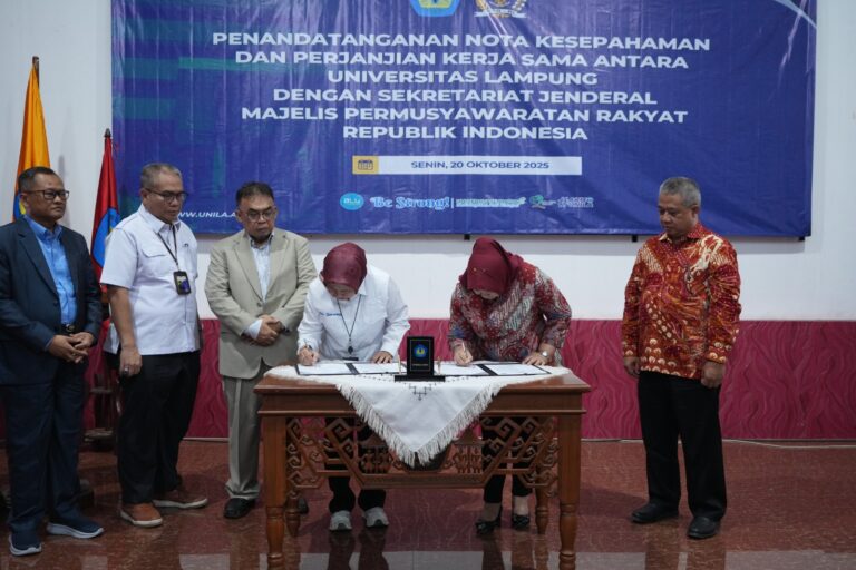 Unila dan Sekjen MPR RI Teken MoU Perkuat Kajian Ketatanegaraan