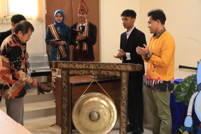 Himakom Resmi Membuka Ajang Computer Science Showdown 2.0 2025