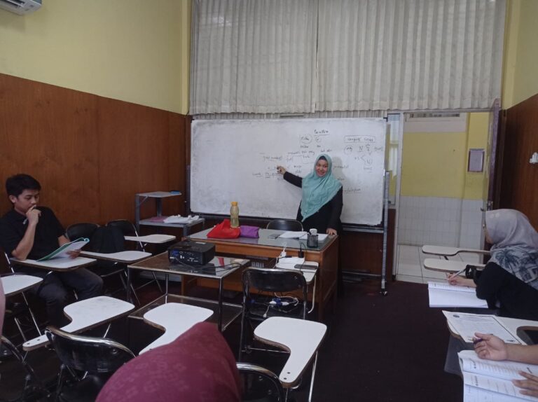 UPA Bahasa Gelar Pelatihan IELTS dan TOEFL bagi Dosen