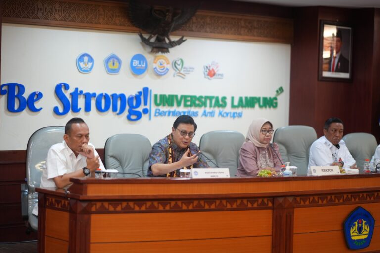 Unila Selenggarakan Acara Bedah Buku Indonesia Naik Kelas