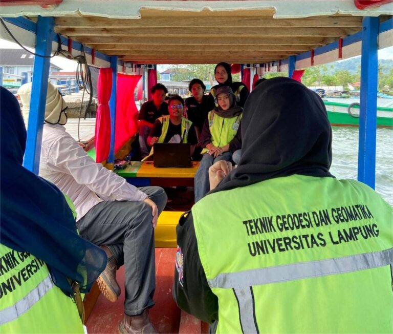 Mahasiswa D-3 Survei dan Pemetaan Gelar Praktikum Survei Hidrografi di BBPBL Lampung
