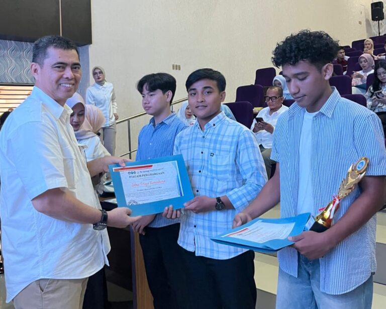 Duta Baca Unila Raih Juara Dua Baca Puisi Peksimila