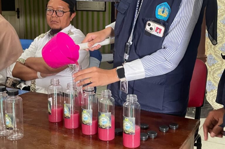 Mahasiswa KKN Kembangkan Teknologi Aqua Plus Dorong Pertanian Ramah Lingkungan