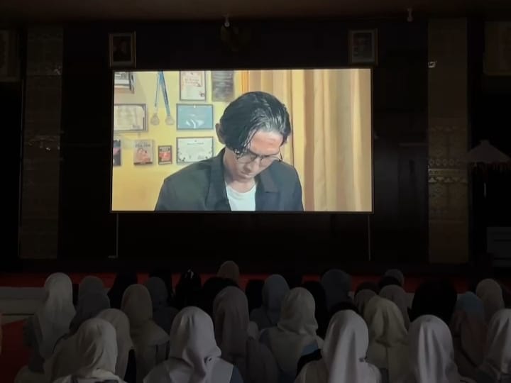 Prodi Pendidikan Bahasa dan Sastra Indonesia Sukses Pentaskan Musikalisasi Puisi 2025