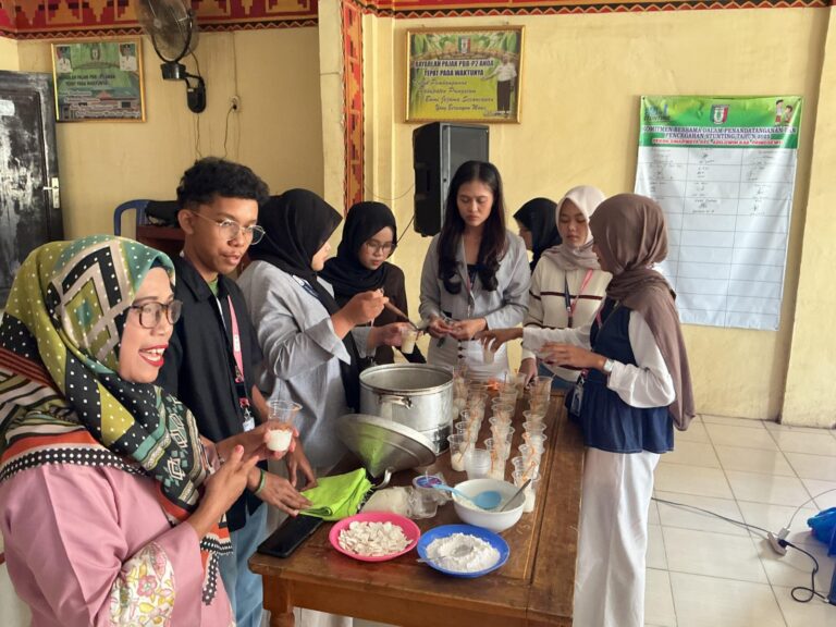 Mahasiswa KKN Gelar Sosmocaf, Dorong Hilirisasi Singkong Melalui Inovasi Tepung Mocaf