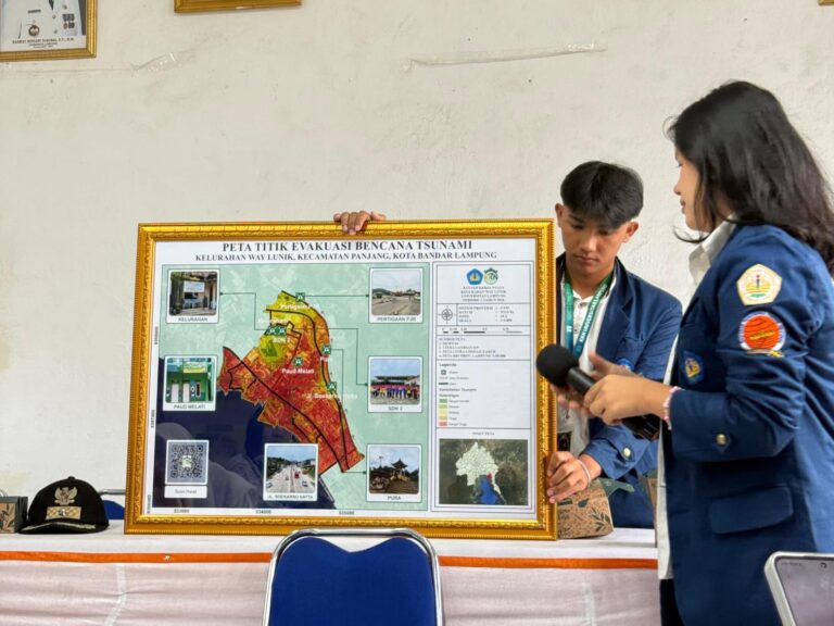Mahasiswa KKN Susun Peta Jalur Evakuasi Tsunami di Way Lunik