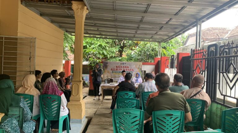 Mahasiswa KKN Sosialisasi Budidaya Maggot