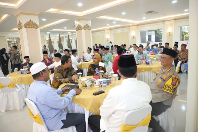 Rektor Hadiri Buka Bersama di Kantor Polda Lampung