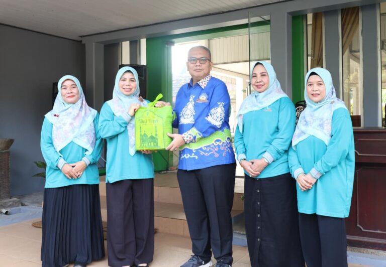 DWP Unila Salurkan Ratusan Paket Sembako untuk Masyarakat, Wujud Kepedulian Sosial di Bulan Ramadan