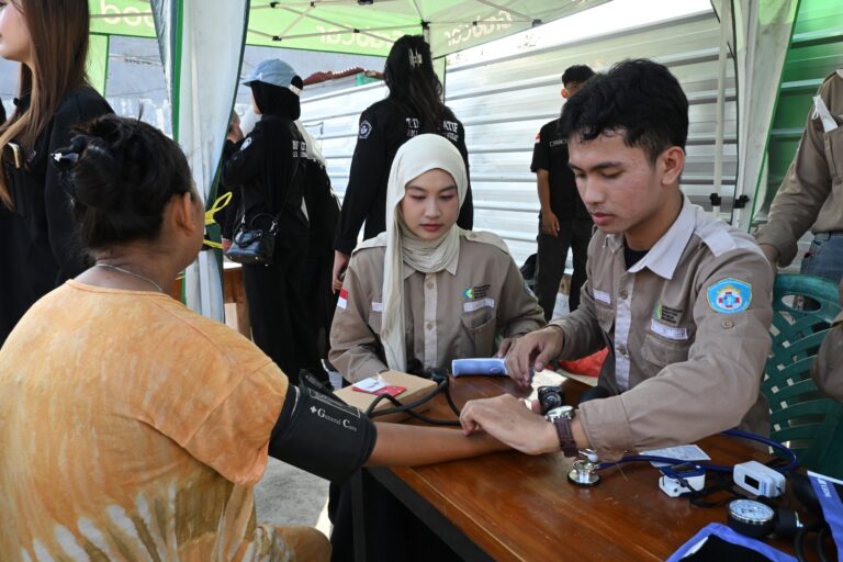 COMMUNICARE Bangun Empati dan Kepedulian Sosial Melalui Aksi Berbagi Ramadan
