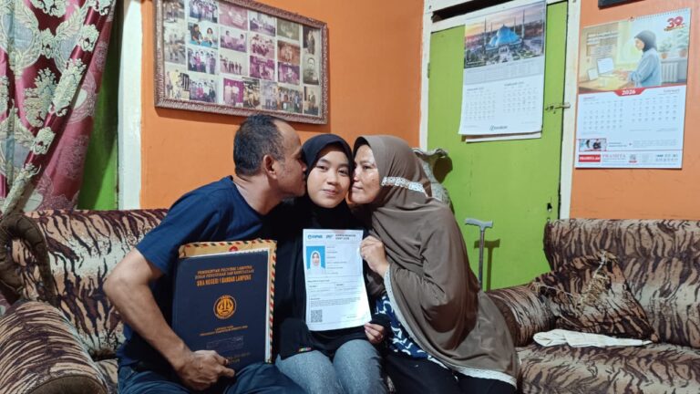 Rinita Irawati Lolos SNBP FK Unila, Konsistensi dan Doa Antar Raih Cita-cita