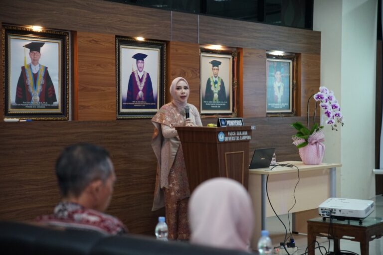 Teliti Pengelolaan Sampah, Winda Trijayanthi Utama Resmi Sandang Gelar Doktor