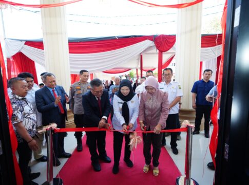 Rektor dan Wali Kota Resmikan Gedung Laboratorium Fakultas Hukum