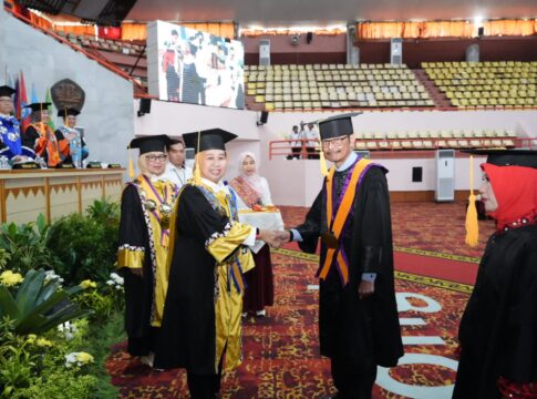 Orasi Ilmiah, Prof. Nurlaksana Eko Rusminto Mengkaji Penggunaan Bahasa Indonesia Kontekstual