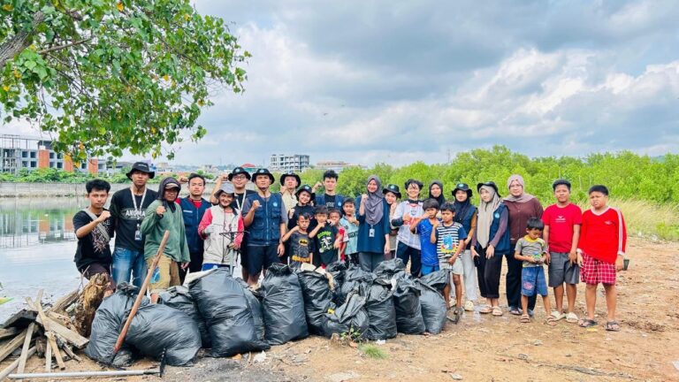 Proteksi Pesisir, Mahasiswa KKN Unila Tanam 1.000 Mangrove