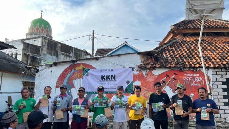 Mahasiswa KKN Kenalkan Larvasida Alami dari Daun Ketapang di Desa Way Tataan