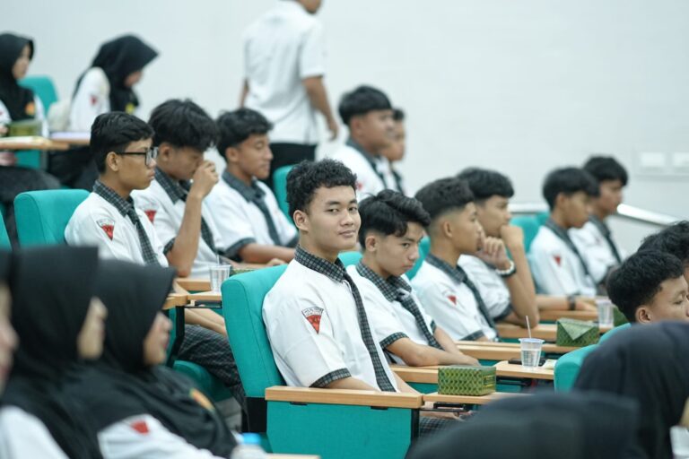 Unila Sambut Kunjungan Edukatif SMA Al-Huda Jati Agung