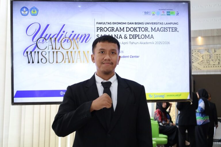Dari Jawara Paper Internasional di Malaysia, Mostaf Sukses Kunci Gelar Lulusan Terbaik 1 Sarjana FEB Unila