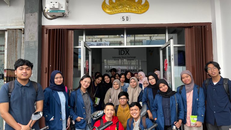 Mahasiswa FEB Unila Perkuat Literasi Pasar Modal melalui Kunjungan Edukatif ke BEI Lampung