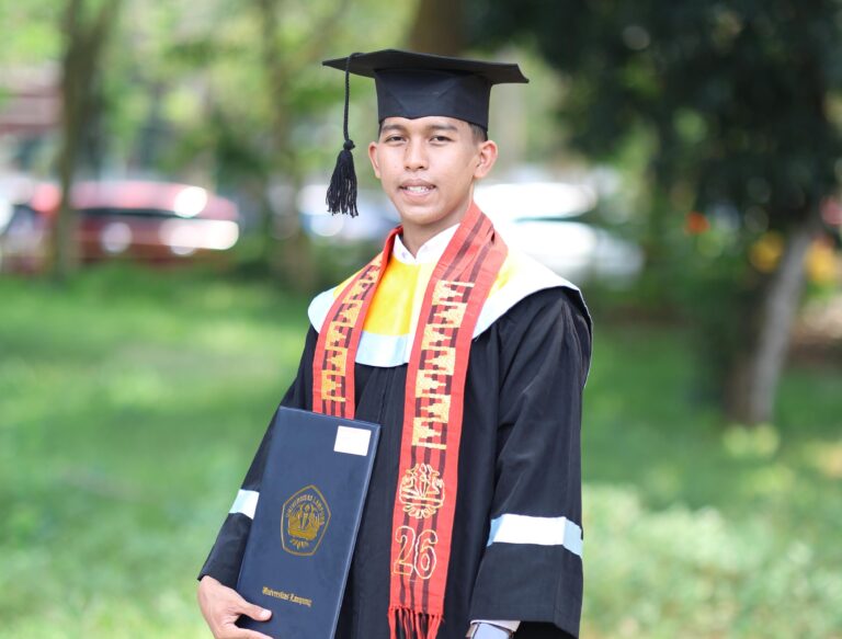 PMPAP Antar Yusuf Anak Petani Lulus Sarjana 3 Tahun 4 Bulan