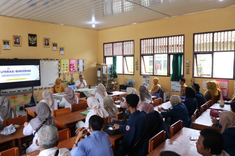Pustakawan Gandeng Mahasiswa Turun ke Sekolah Gelar Literasi Bergerak