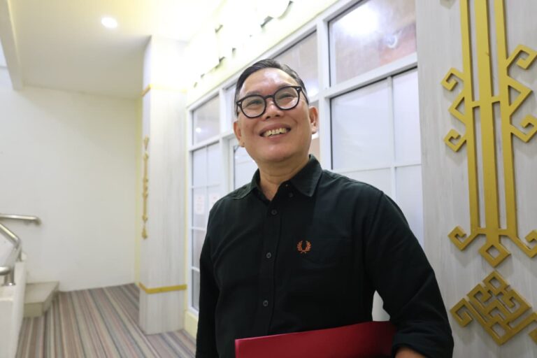 Belajar Tak Mengenal Kata Terlambat, Heri Andrian Ikuti Seleksi Masuk Unila di Usia 62 Tahun