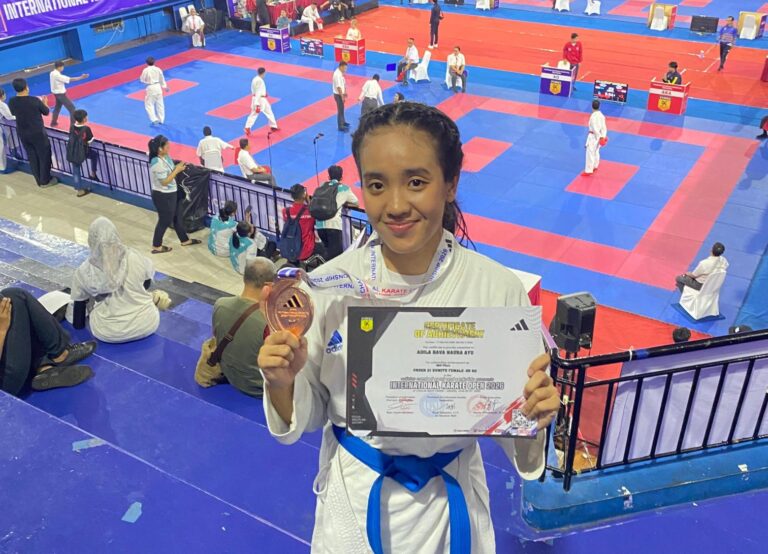 Harumkan Nama Kampus, Ketua UKM Karate Unila Sabet Medali Perunggu di Ajang Internasional