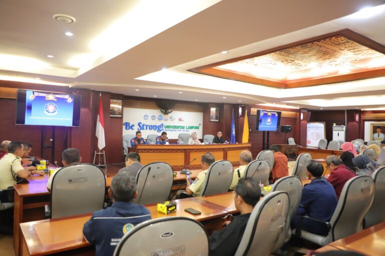 Unila Gelar Pelatihan Kebakaran dan APAR bagi Staf