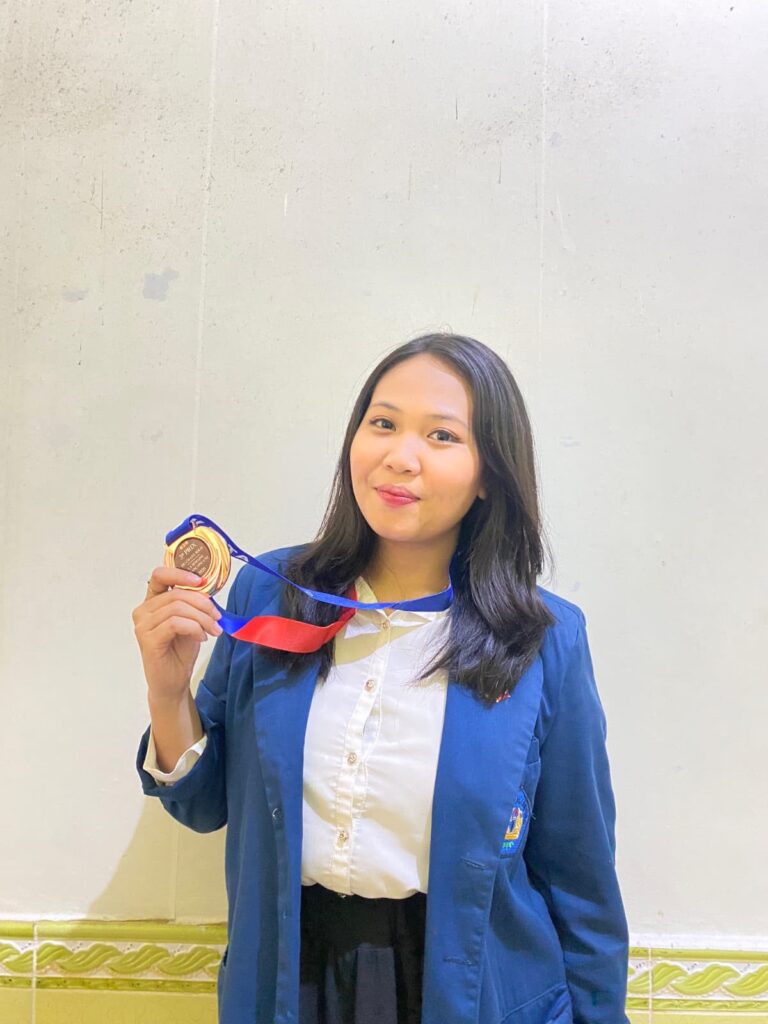 Bawakan Lagu “Je vole” Jesica Florisa Mahasiswa Unila Raih Juara 1 Cover Lagu Prancis Nasional