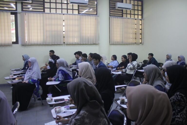 Seminar Series Magister Matematika FMIPA Angkat Kriptografi dan Graf Aljabar