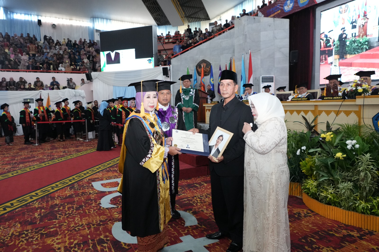 Unila Anugerahkan Gelar Sarjana kepada Almarhum Muhammad Indra Gunawan