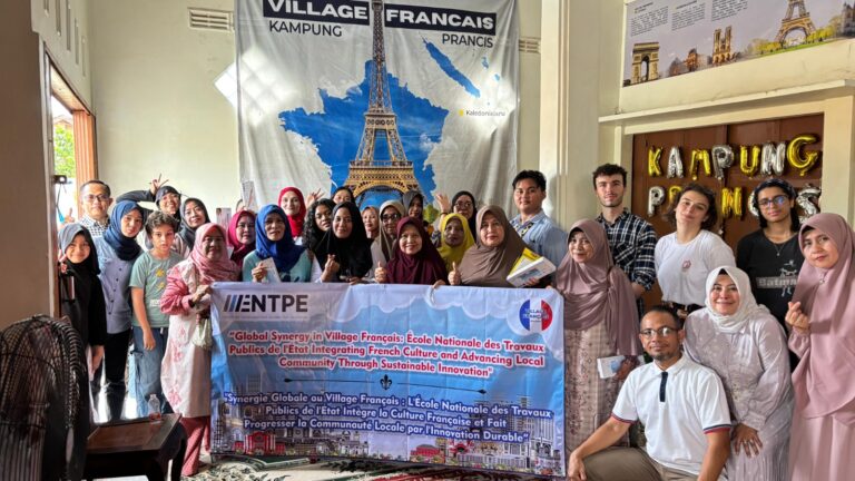 Dosen Unila Kembangkan Kampung Prancis sebagai Ruang Pembelajaran bagi Masyarakat Metro
