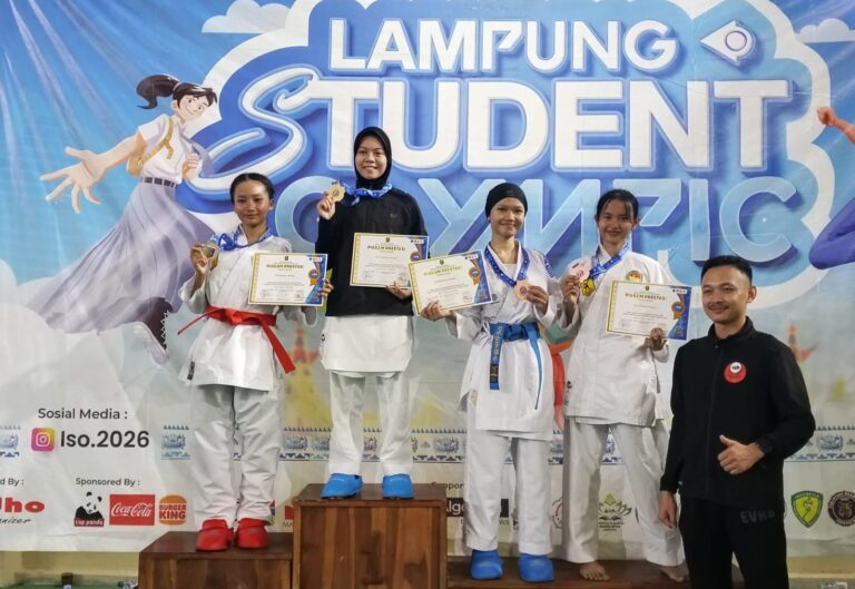 Atlet UKM Karate Unila Raih Medali Perunggu pada Lampung Student Olympic