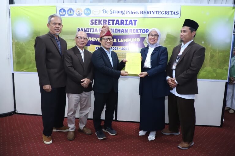 Prof. Rudy Serahkan Berkas Pendaftaran Bacarek Unila Periode 2027 – 2031