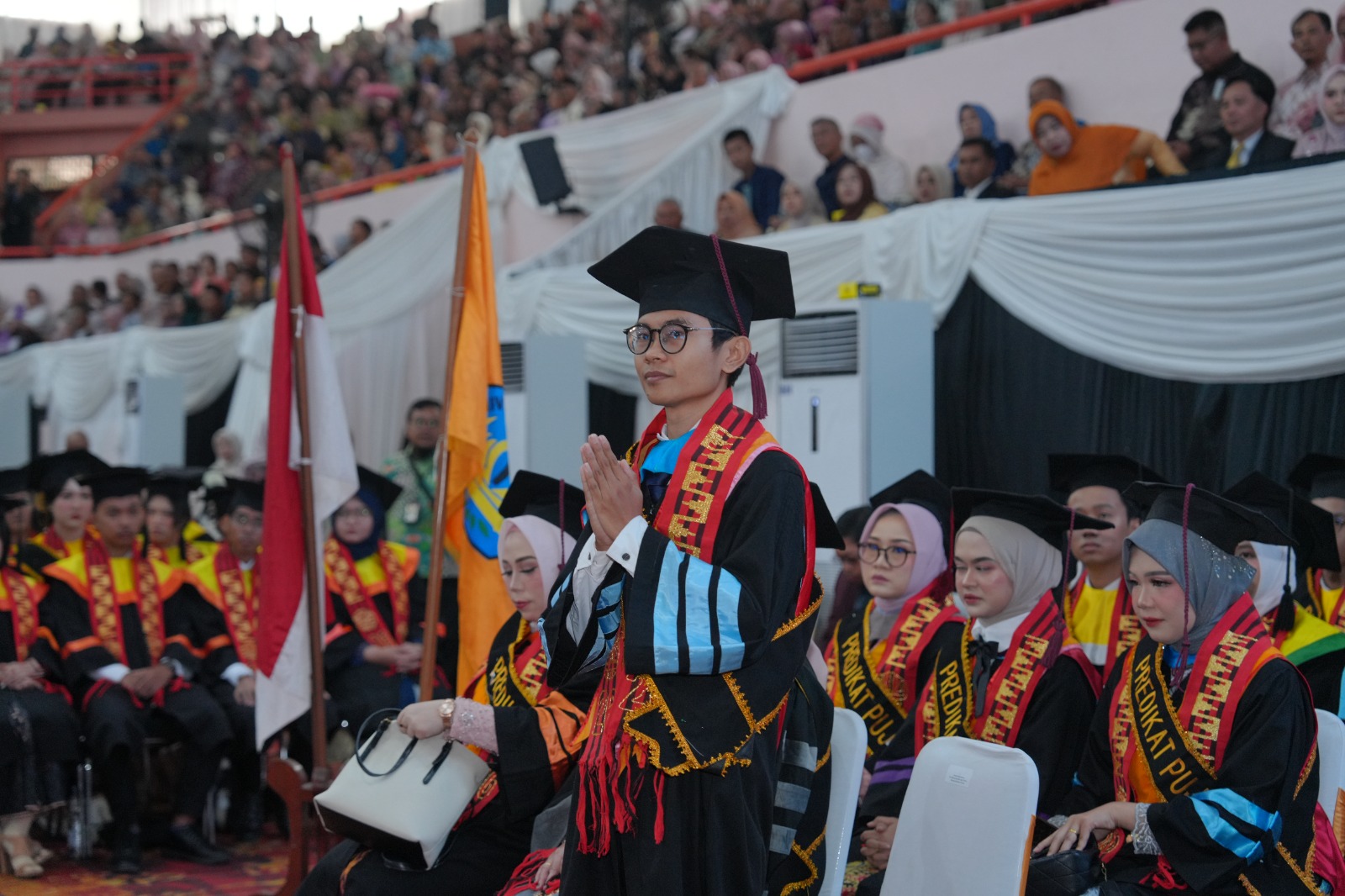 Lulus Doktor Usia 29 Tahun, Fendi Setiawan Wisudawan Terbaik Program Doktor Unila