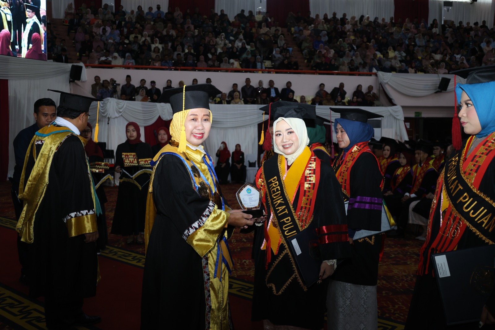 Disiplin pada Tujuan Antar Munafatin Afifah Raih Predikat Wisudawan Terbaik Magister